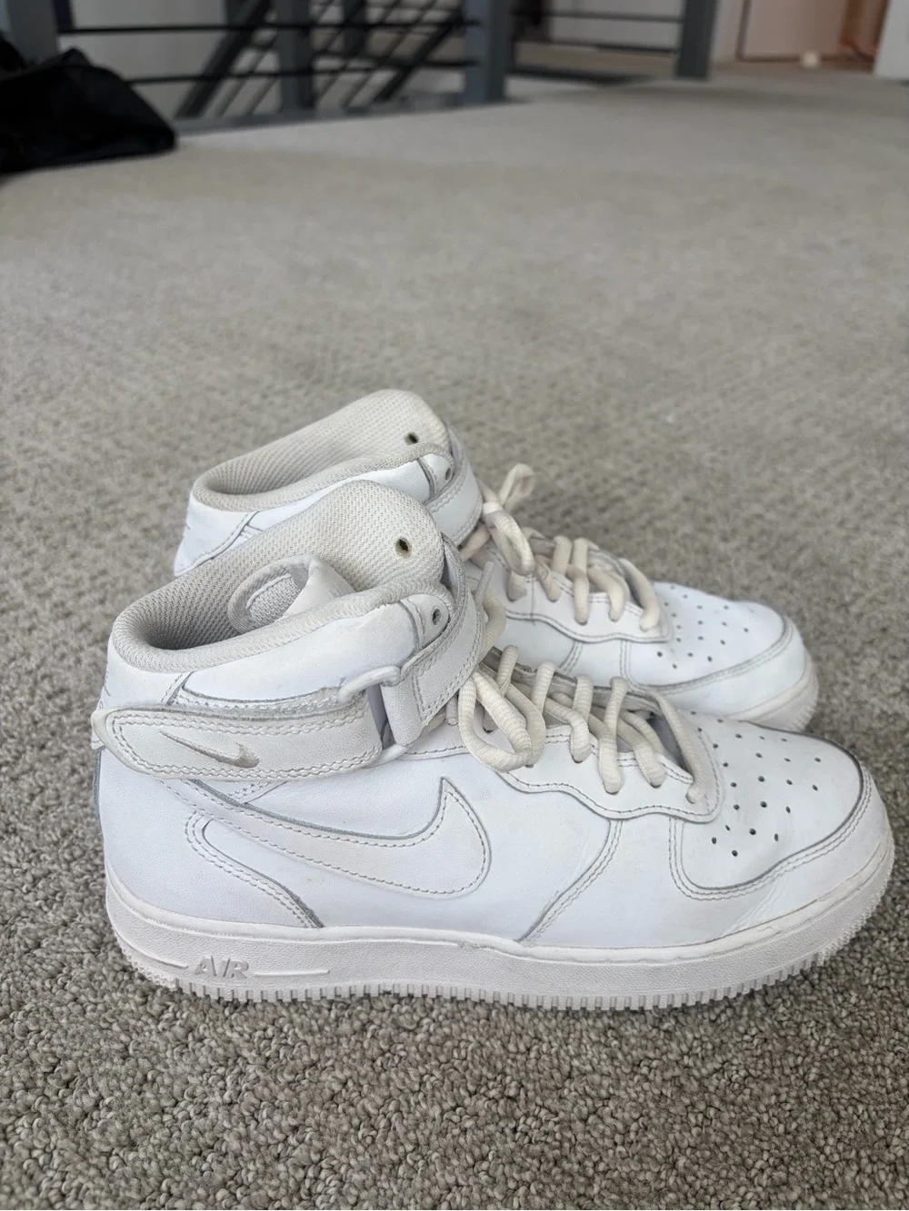 Nike Air Force 1 Mid High-Top Sneakers Size 6.5 Y